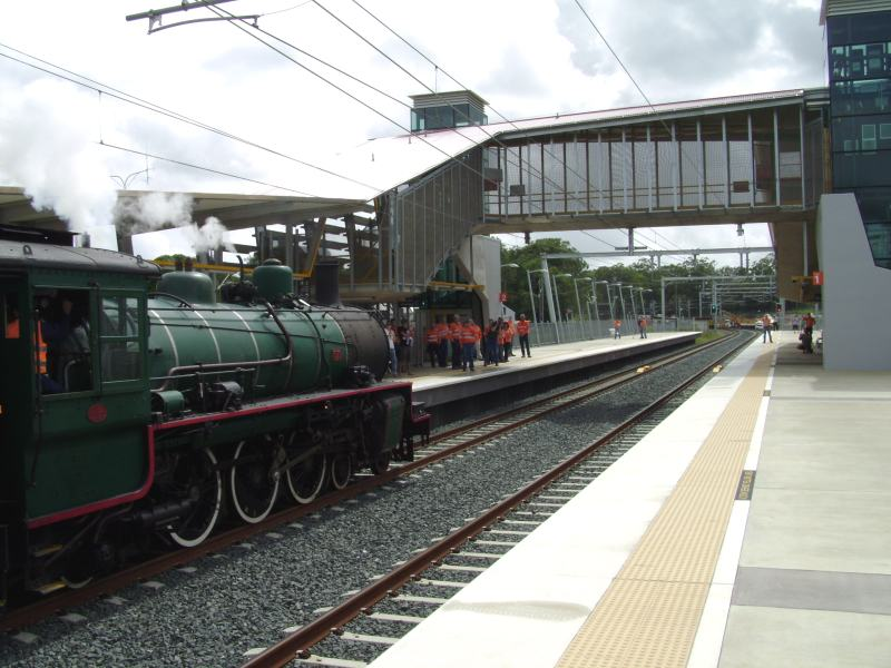 BB18.25 1079
The then new Beerburrum station had just opened.  Construction crews on platform 2009.
