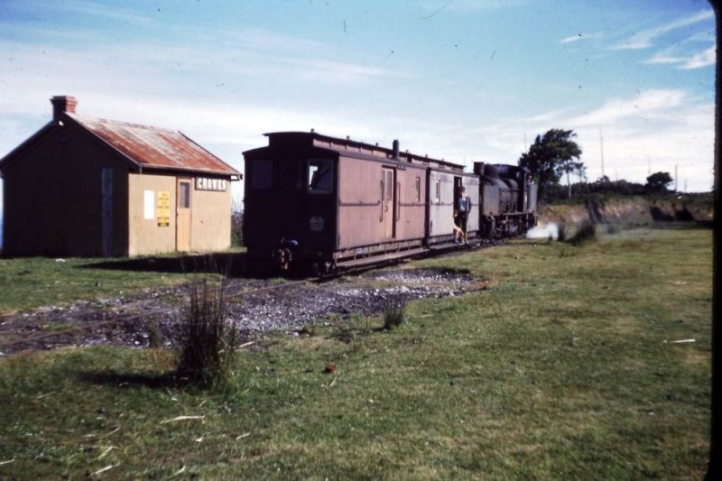 Last train from Crowes
About to depart.
