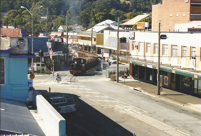 ANGRMS Bundy Fowler #5 visited Nambour in 1997 (Moreton Central Mill Centenary), and in 1999.  The Mill closed in 2003 and was demolished in 2006.
Steam says goodbye to Nambour .. hauling cane as did from 1897 ...
