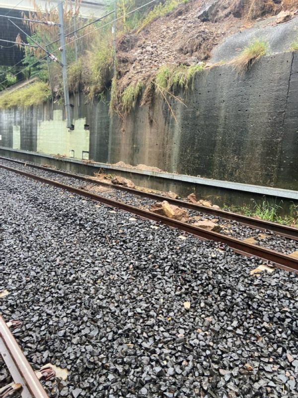 ML 38.7000km rock slide
Keywords: Queensland Railways, Floods